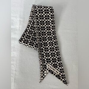 Coach EUC black & white signature purse scarf